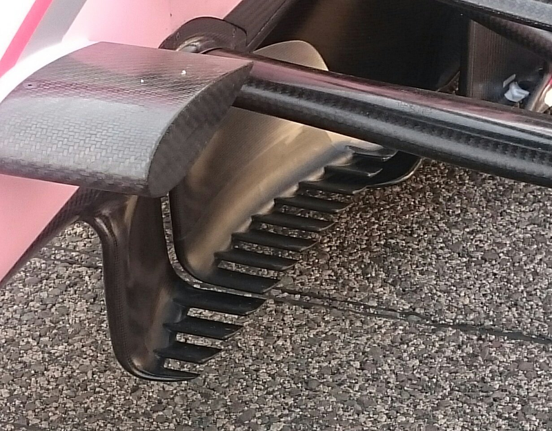 “Force India también tiene nuevos turning vanes, ahora divididos en 12 elementos, estilo Mercedes.” @AlbertFabrega